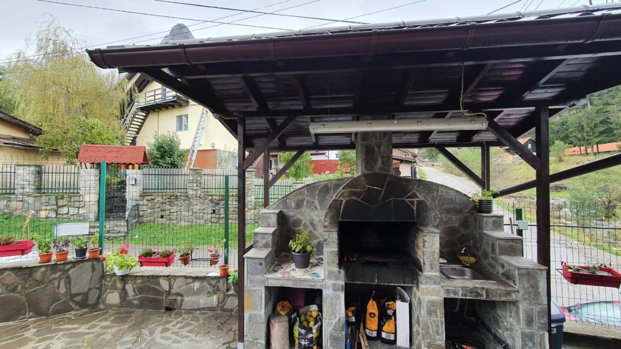 Casa Teleferic Hotell Buşteni Exteriör bild