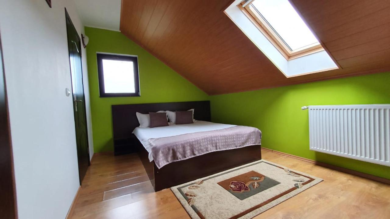 Casa Teleferic Hotell Buşteni Exteriör bild