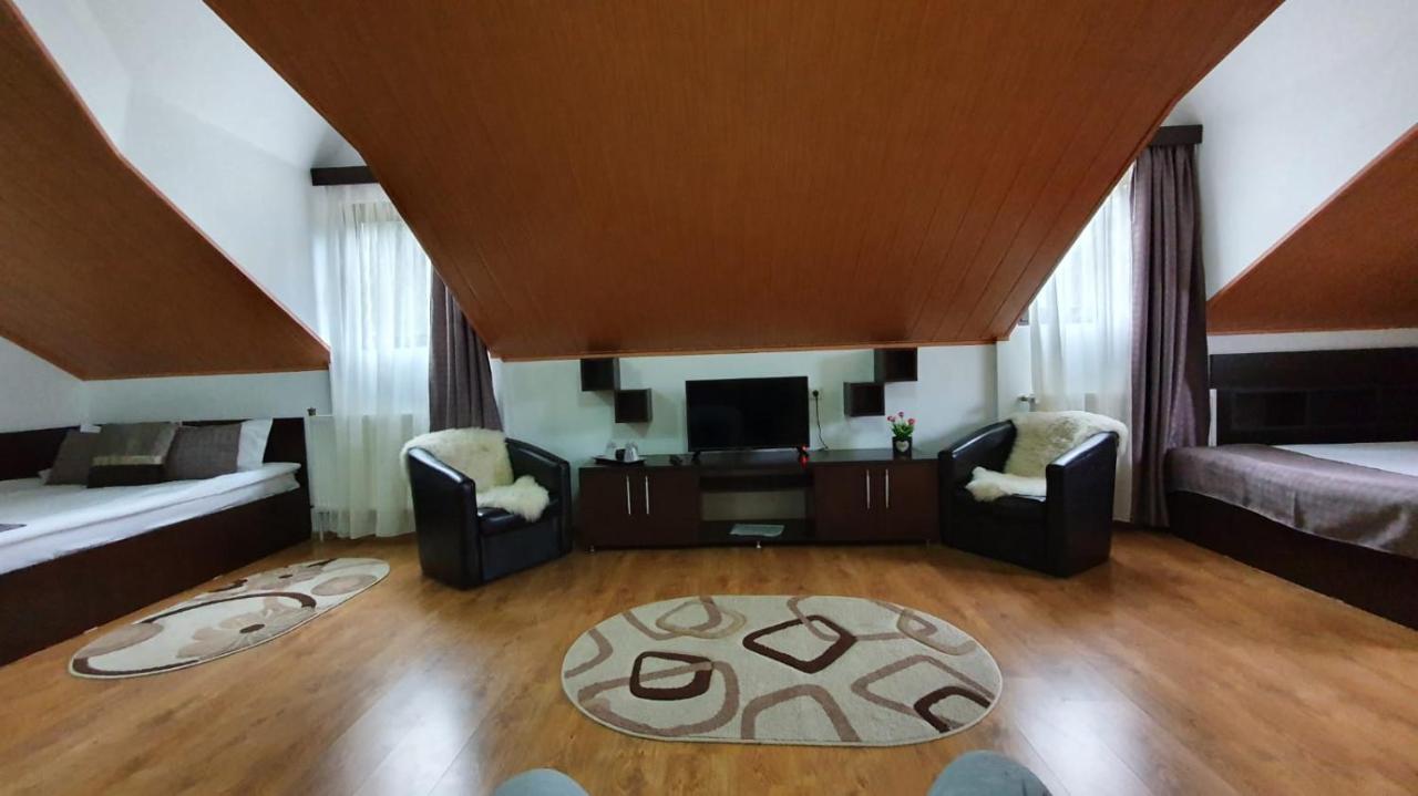 Casa Teleferic Hotell Buşteni Exteriör bild