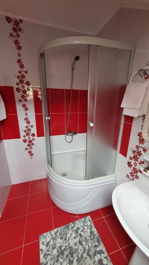Casa Teleferic Hotell Buşteni Exteriör bild